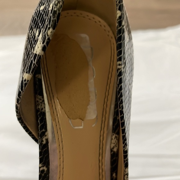 BCBG Women’s faux snake skin design. Gently used. Size 6.5 - Picture 3 of 11